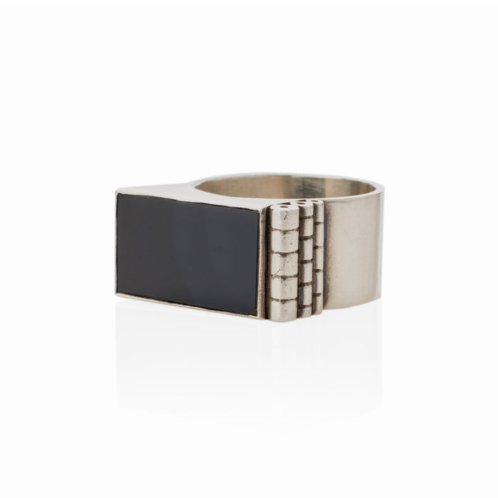 Macklowe Gallery Jean Després Modernist Silver and Onyx "Bijoux Moteurs" Ring