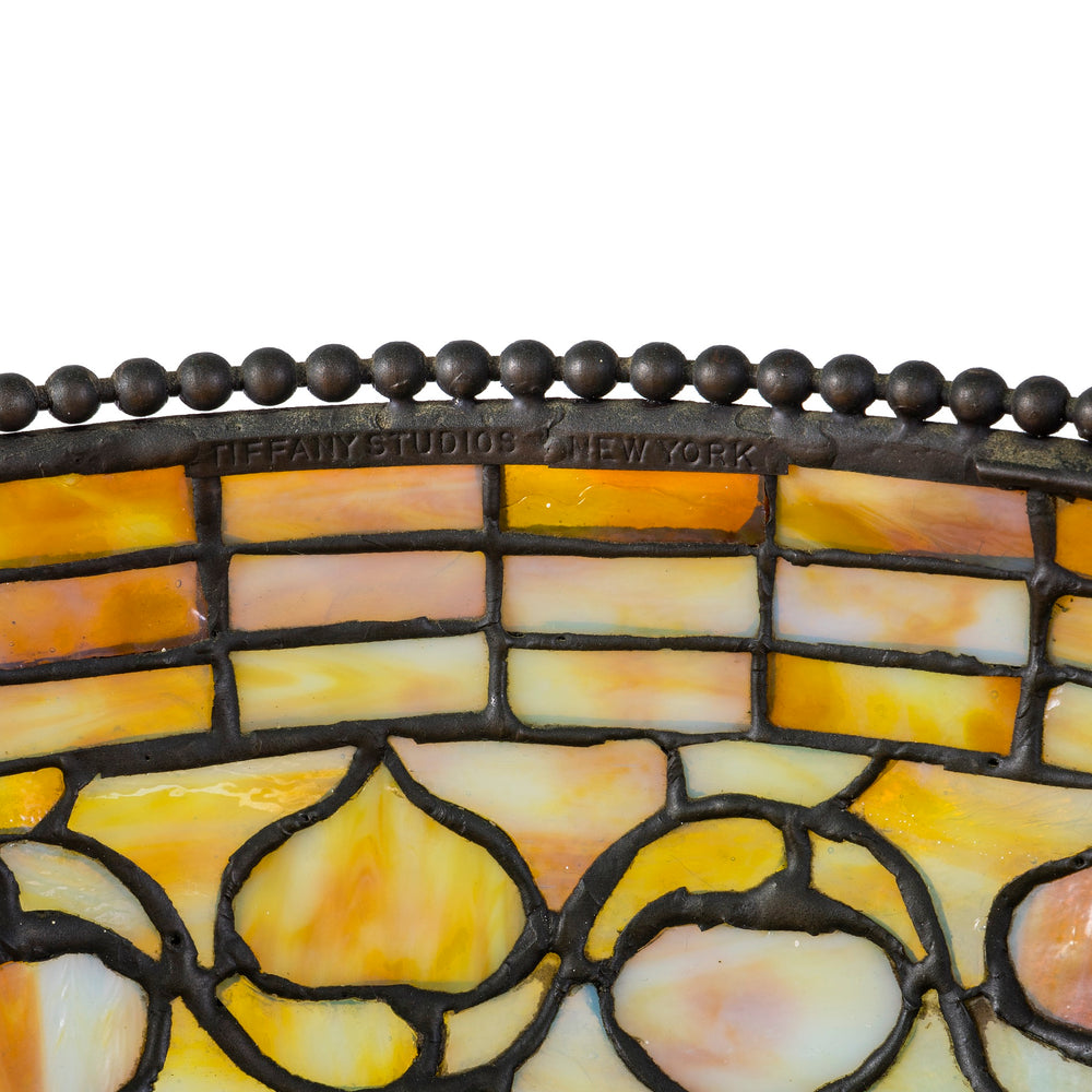 
                      
                        Macklowe Gallery Tiffany Studios New York "Vine Border" Plafonnier
                      
                    