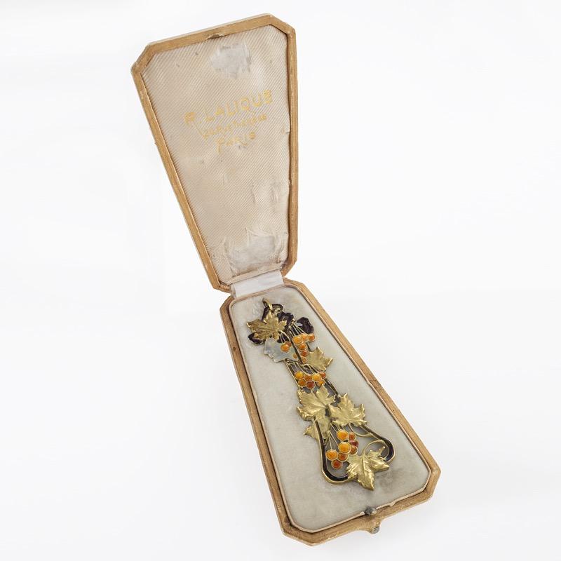 
                      
                        Macklowe Gallery René Lalique “Automne” Gold and Basse-Taille Enamel Pendant
                      
                    