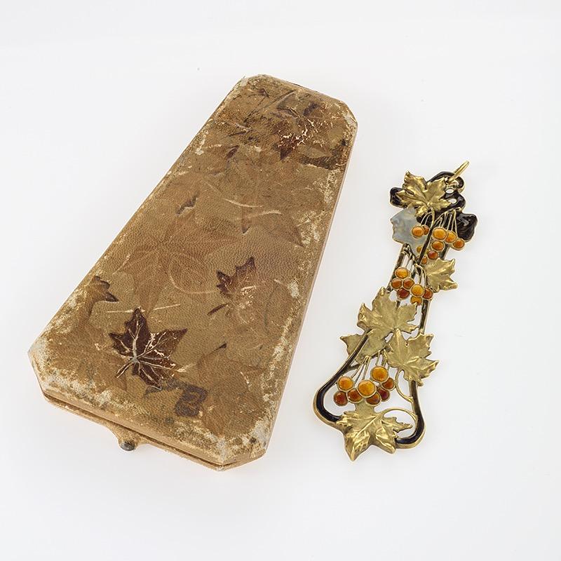 
                      
                        Macklowe Gallery René Lalique “Automne” Gold and Basse-Taille Enamel Pendant
                      
                    